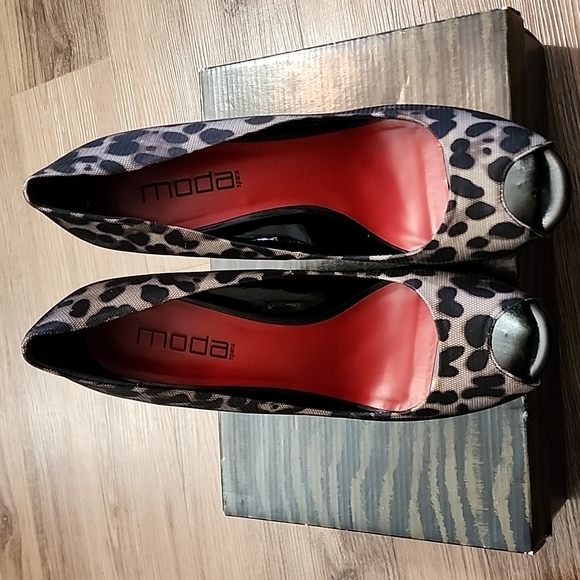 Moda Spana Plebe Platform Peep-Toe Heels, Size 11 - Picture 9 of 14